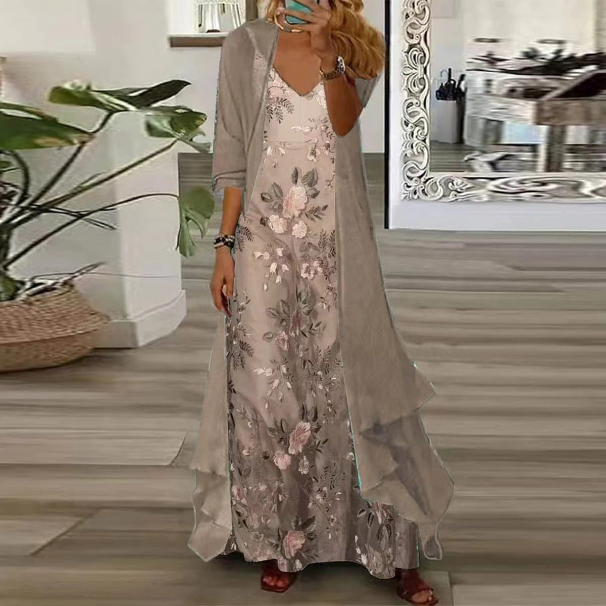 Robe maxi en chiffon floral avec drapé fluide