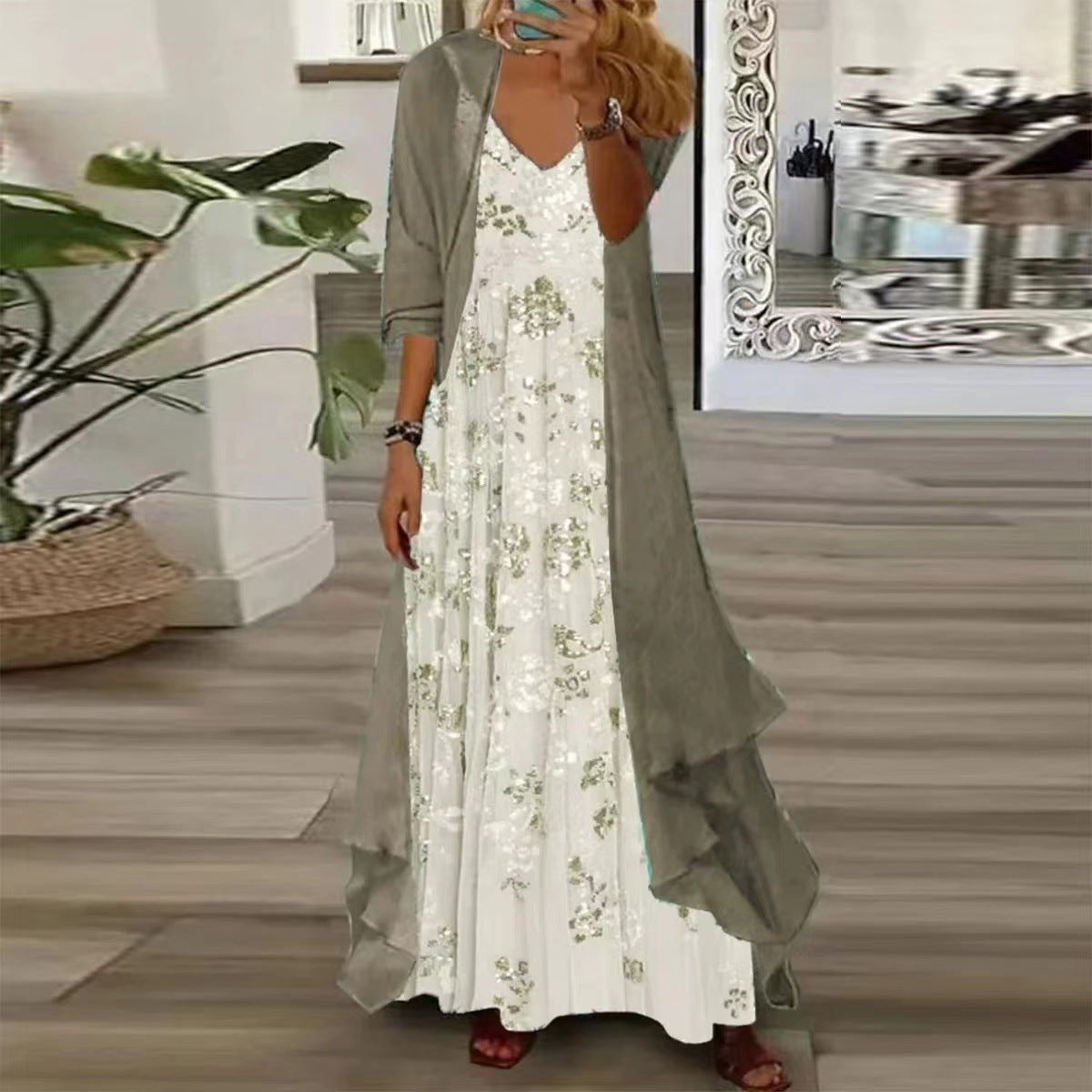 Robe maxi en chiffon floral avec drapé fluide
